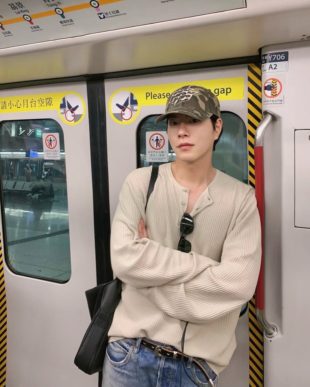 Photo by 홍종현 on March 18, 2026. May be an image of one or more people, hair, train, bolo tie, top and text.