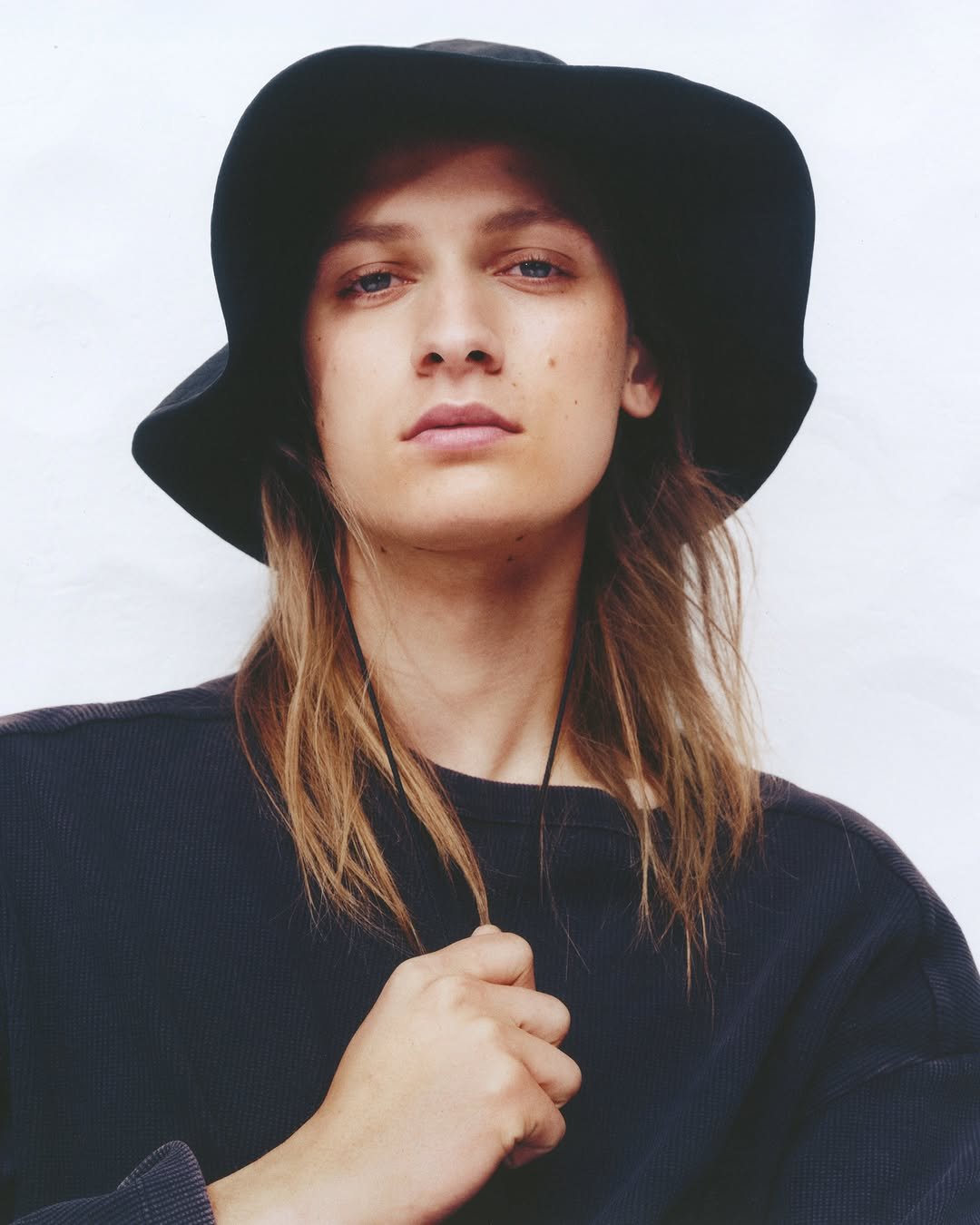 hm_man 게시물 이미지: H&M Atelier Summer 2026 — a capsule designed...