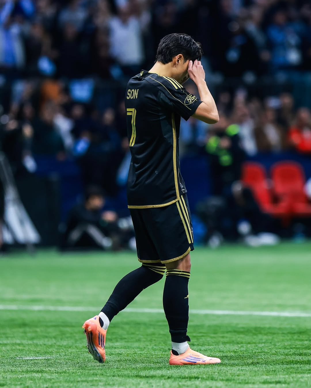 Photo by Son HeungMin(손흥민)🇰🇷 on November 23, 2025. May be an image of football, soccer, cleats, ball, stadium and text that says 'SON ውው'.