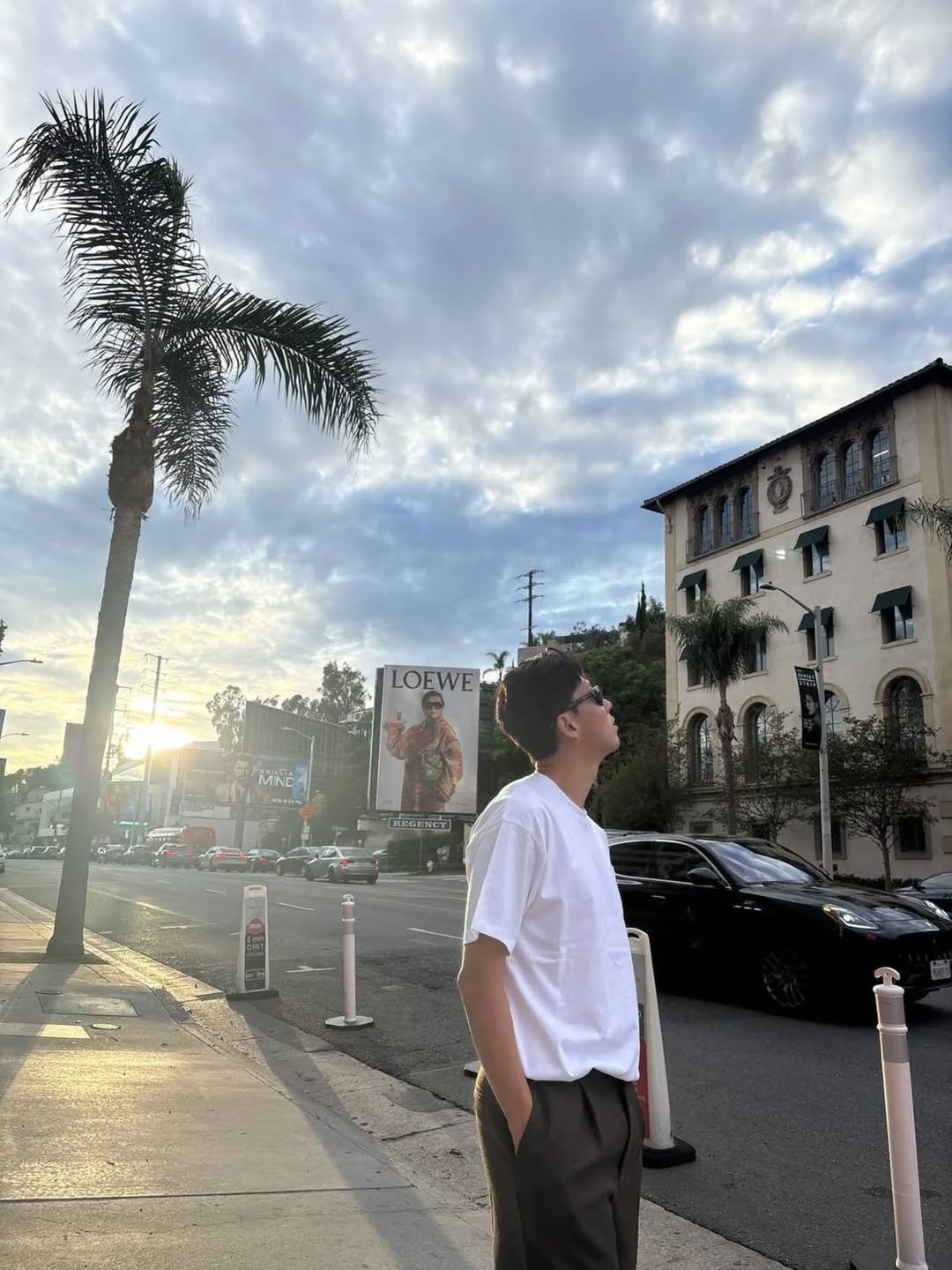 Photo by Son HeungMin(손흥민)🇰🇷 on September 29, 2025. May be an image of 2 people, street, palm trees and text.
