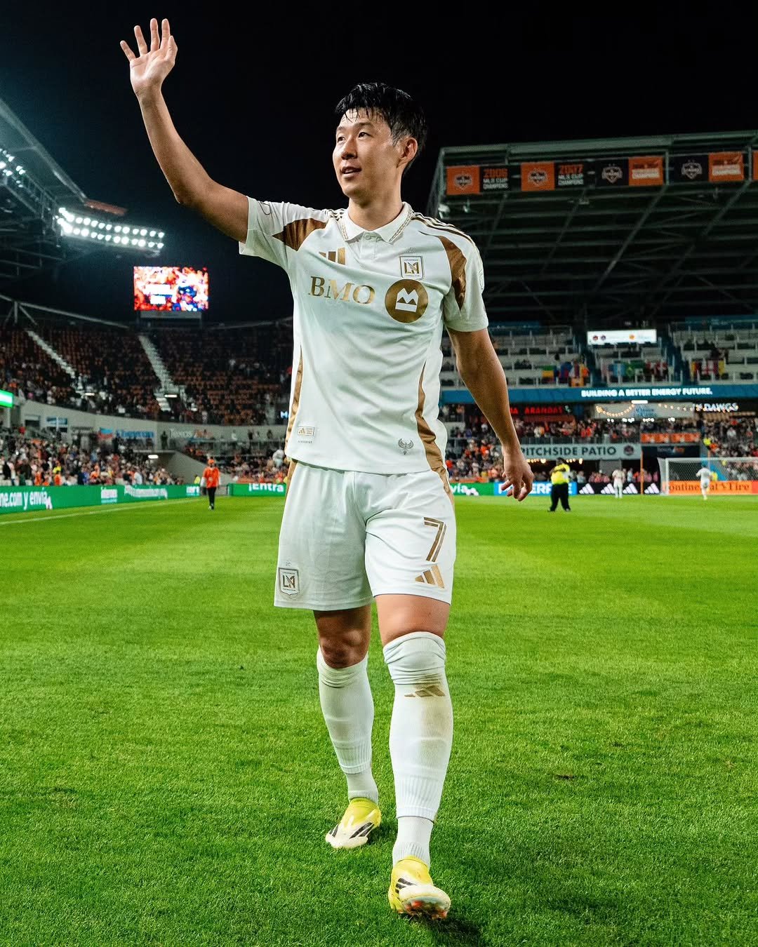 Photo by Son HeungMin(손흥민)🇰🇷 on March 01, 2026. May be an image of football, soccer, stadium and text.