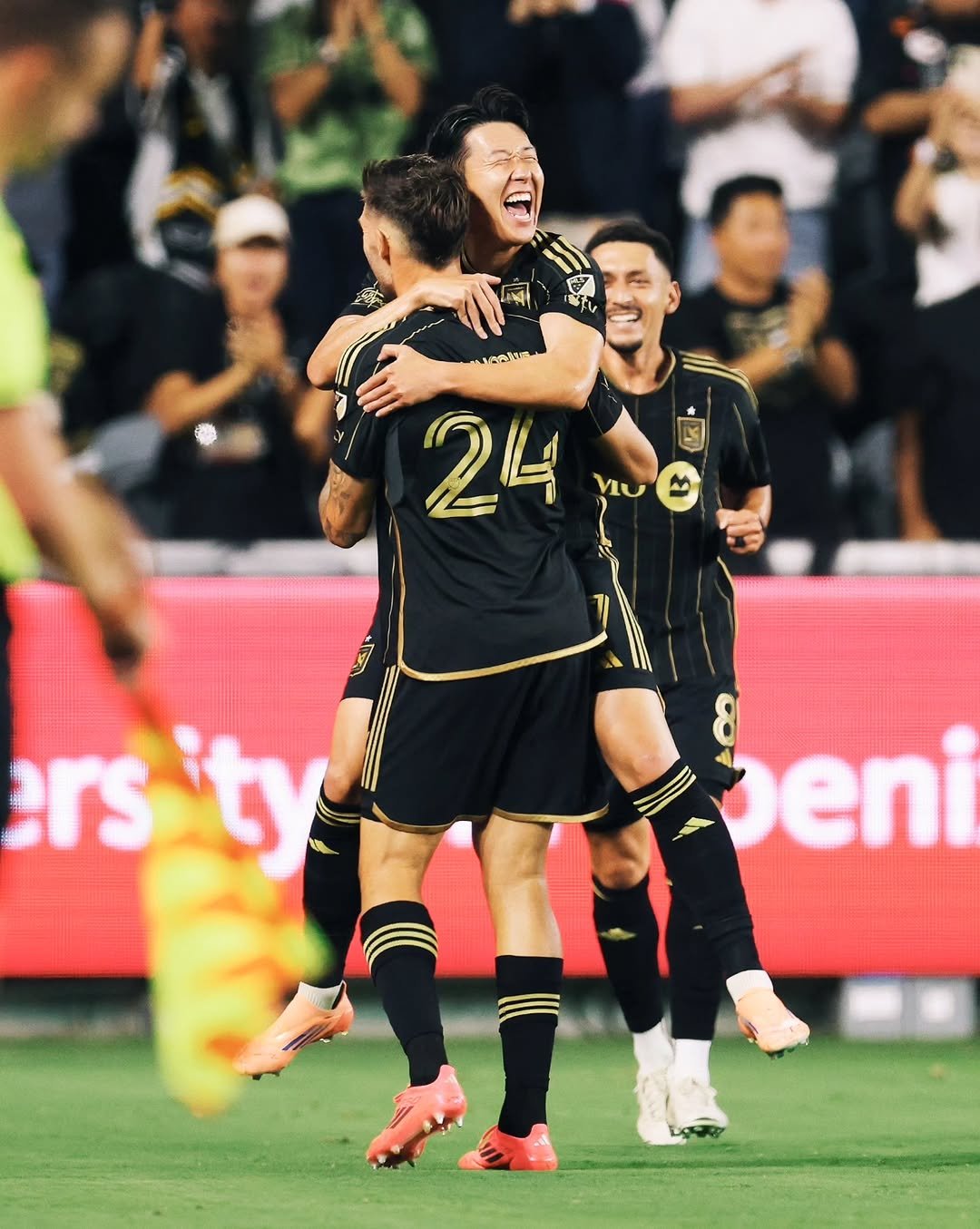 Photo by Son HeungMin(손흥민)🇰🇷 on October 30, 2025. May be an image of soccer, football, stadium and text that says 'VORIUS 214 VIU ers ersty ty beni'.