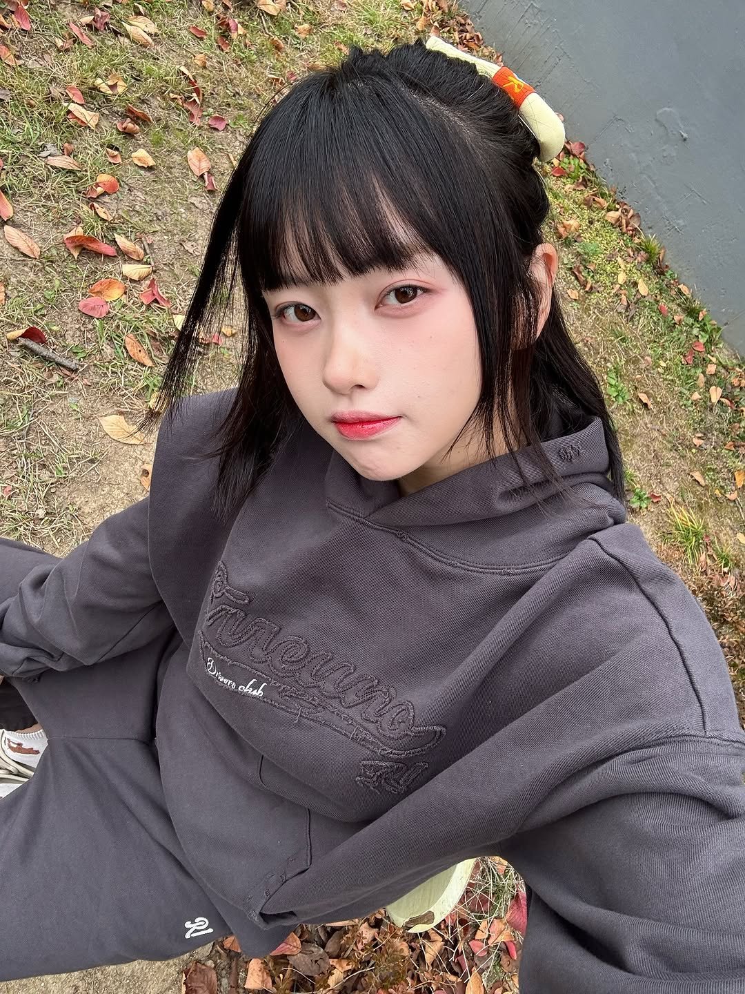 Photo shared by 고말숙 on November 07, 2025 tagging @erreuno_milano. May be an image of sweatpants, parka, sweatsuit and text.