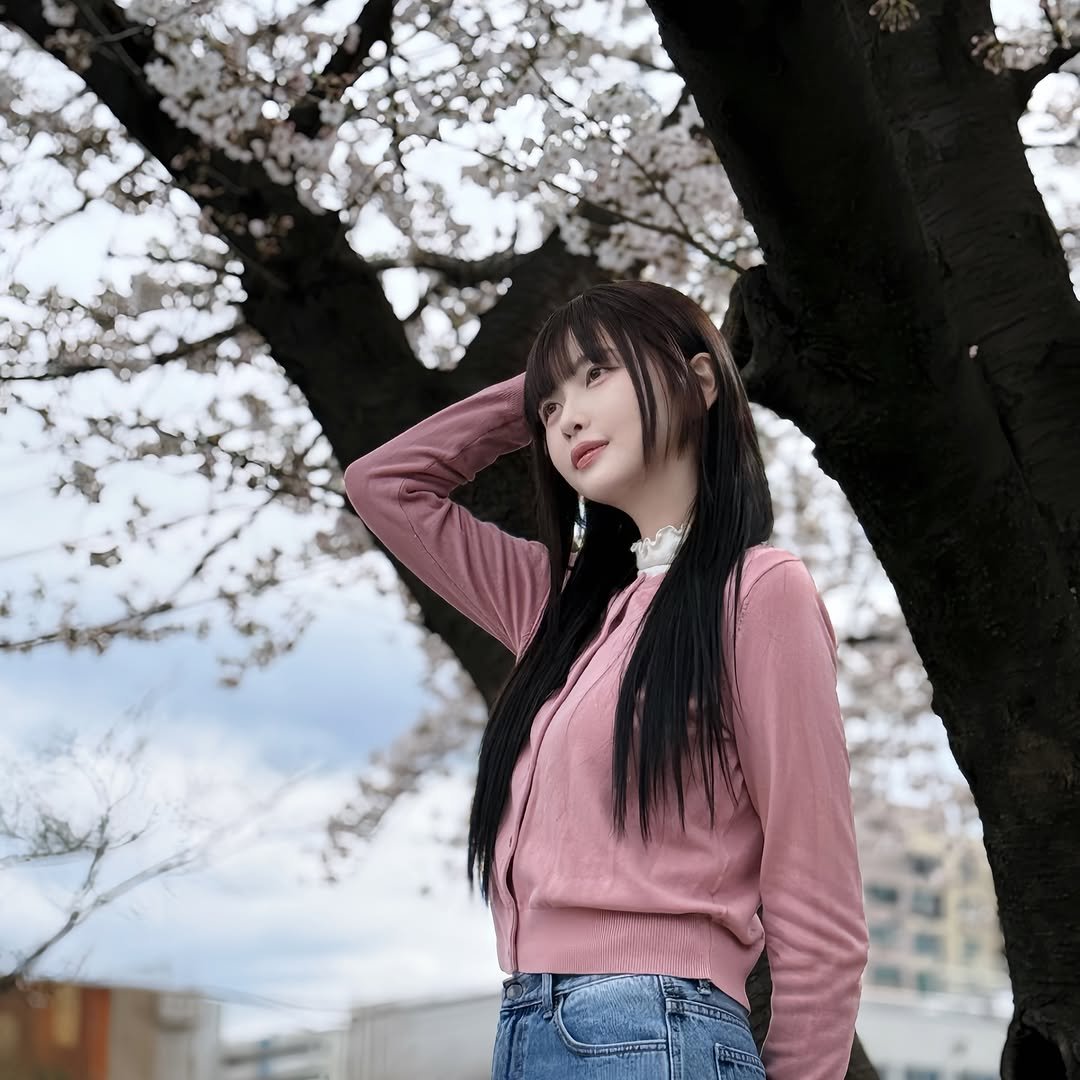 Photo by 고말숙 on March 31, 2026. May be an image of one or more people, braids, outdoors and text.