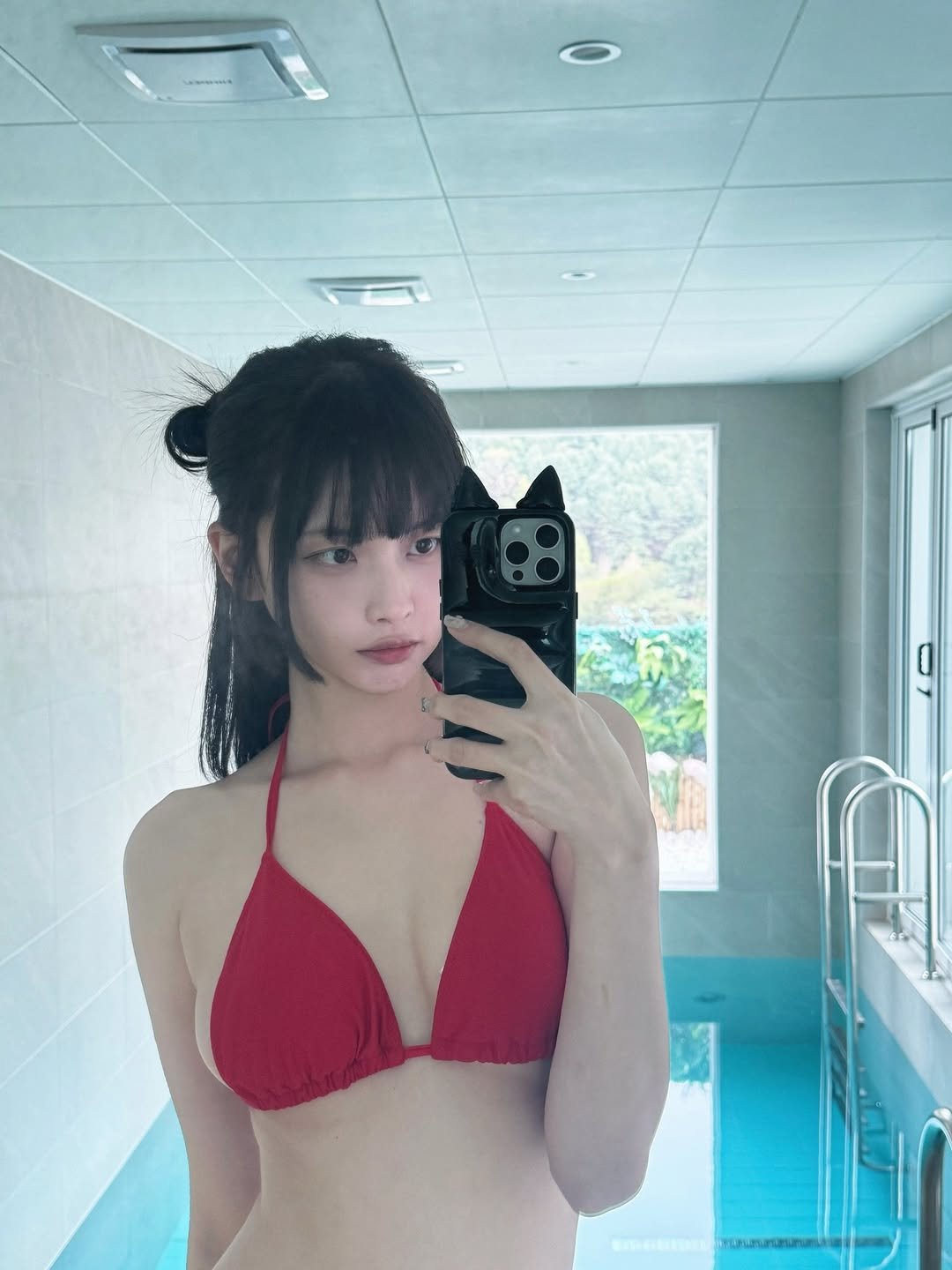 Photo by 고말숙 on April 21, 2026. May be an image of bra, pool and text.
