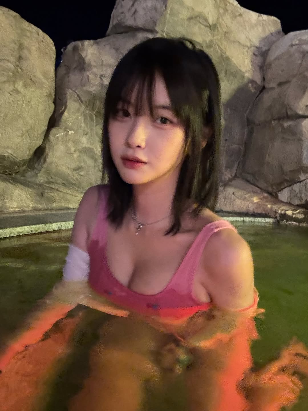 Photo shared by 고말숙 on October 31, 2025 tagging @hanwharesort_story. May be an image of pool and text.