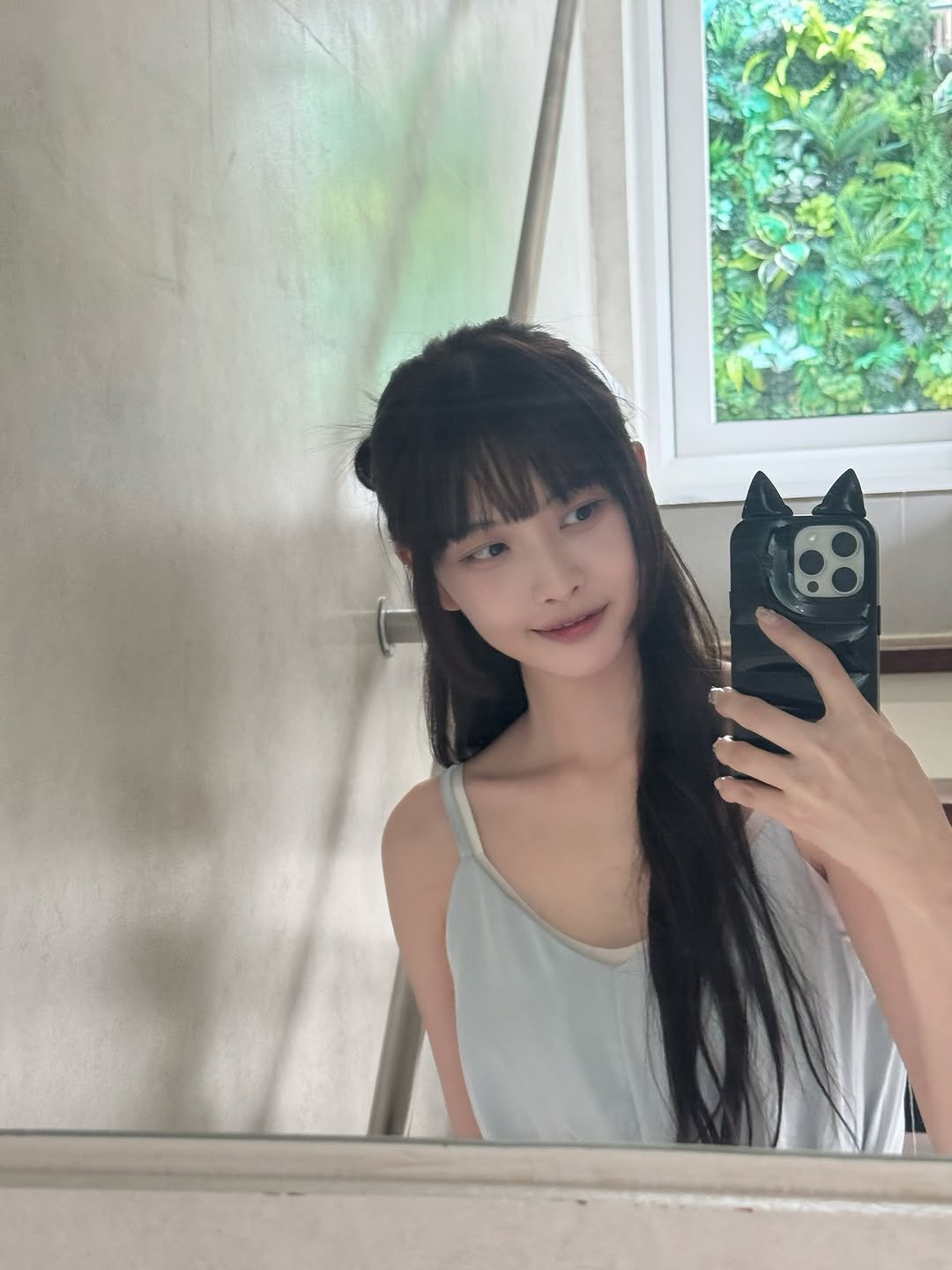 Photo by 고말숙 on April 24, 2026. May be a selfie of one or more people, hair, mirror and text.