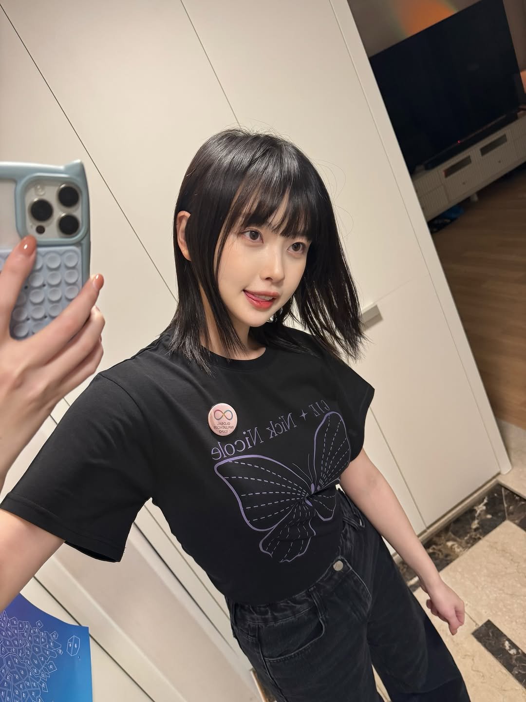 Photo by 고말숙 on November 12, 2025. May be a selfie of one or more people, hair, mirror, top and text.