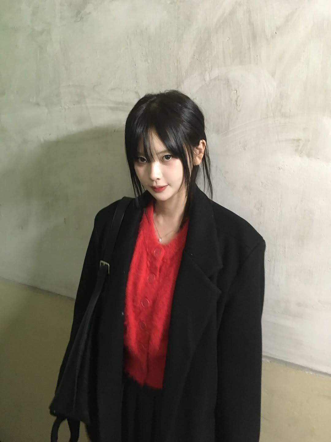 Photo by 고말숙 on December 28, 2025. May be an image of one or more people, hair, duffle coat, overcoat, jacket, top, parka, blazer and text.