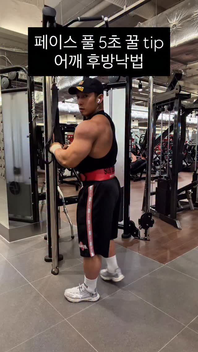 ho_tivation 게시물 이미지: 무게 제대로 껴놨는지 꼭 확인하세요
당황해서 스트랩 손놓고...