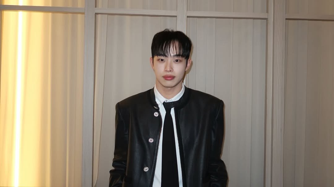 Photo shared by 정호균 on January 31, 2026 tagging @kplus__official. May be an image of one or more people, bolo tie and text.