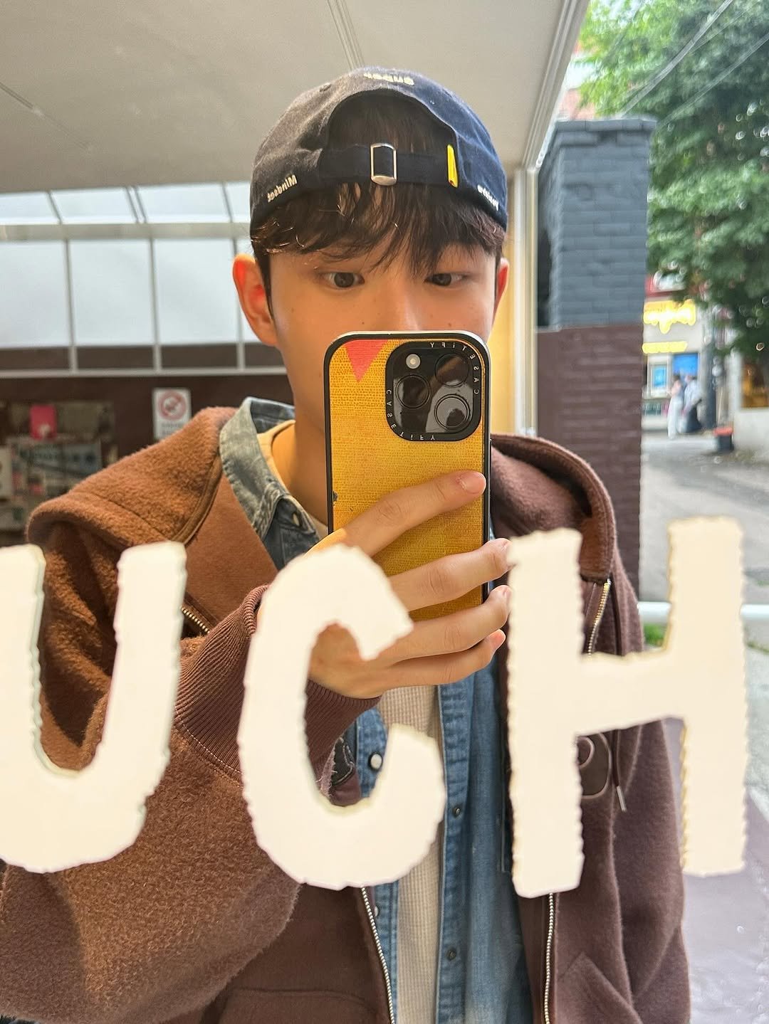 Photo by 정호균 on September 01, 2025. May be a selfie of 1 person, phone, duffle coat, hat, mirror and text.
