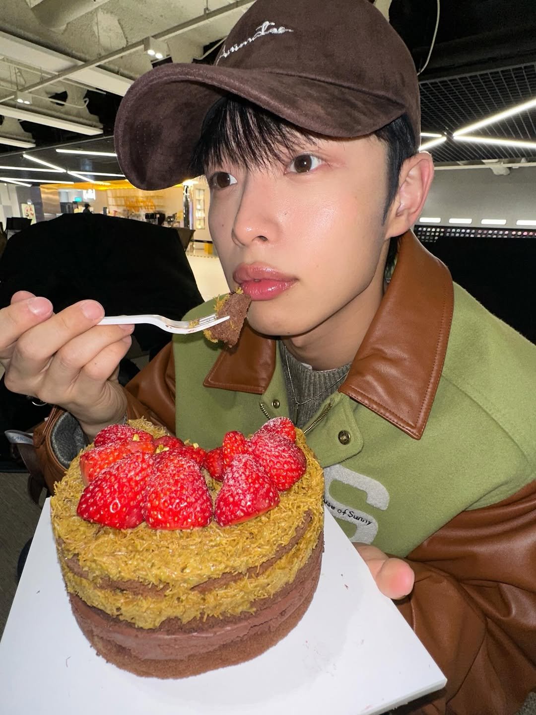 Photo by 정호균 on February 05, 2026. May be an image of bolo tie and text that says 'ofSunny'.