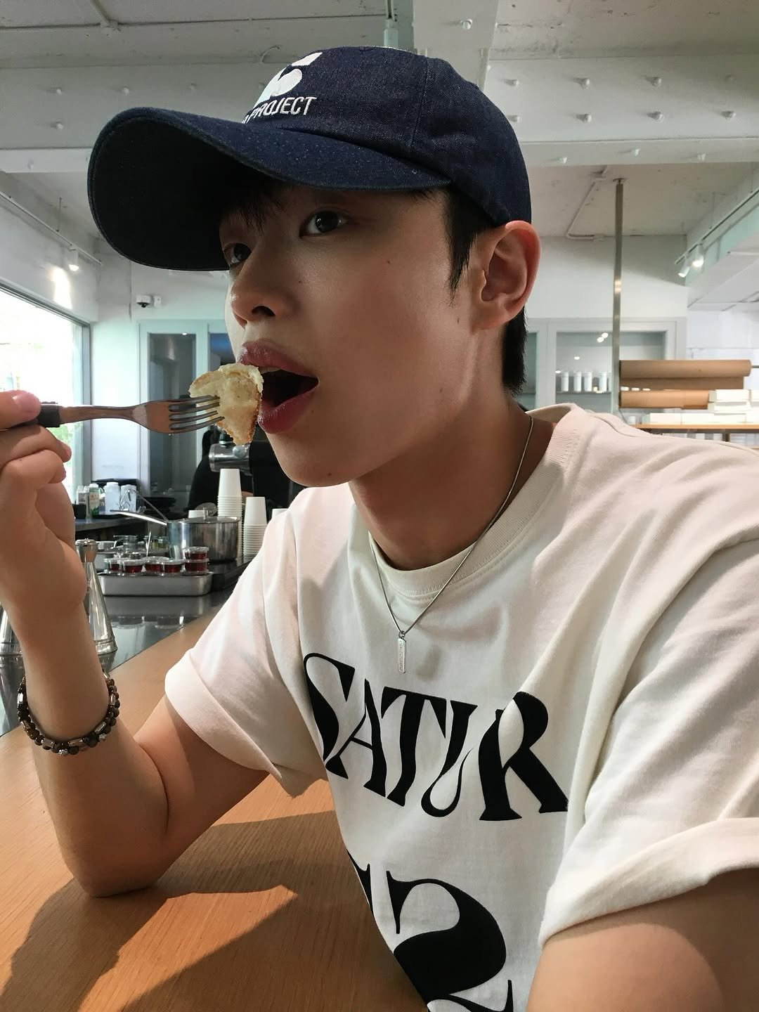 Photo by 정호균 on September 29, 2025. May be an image of 1 person and text.