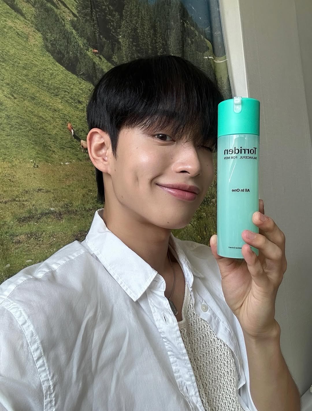 Photo shared by 정호균 on August 19, 2025 tagging @torriden_official. May be an image of 1 person, hair, hair product, hand cream, lotion and text.