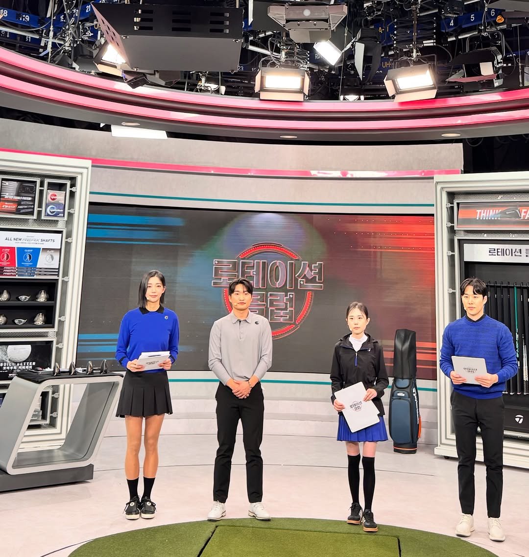 Photo by 호이골프 on February 09, 2026. May be an image of golf, television and newsroom.