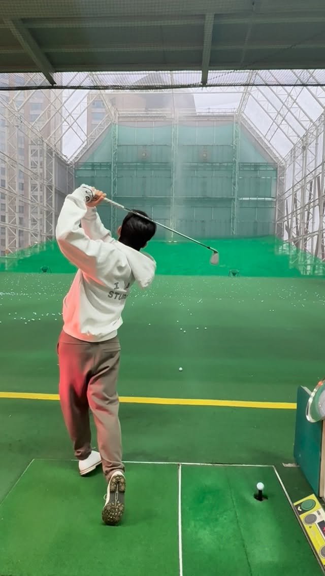 hoi_golf 게시물 이미지: 팔이 더 몸앞에서 왼쪽으로 돌기