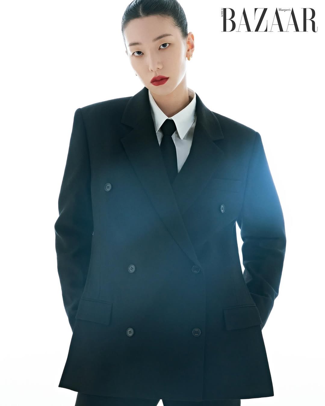 Photo shared by HOLLY 이호정 on January 08, 2026 tagging @yslbeauty, and @harpersbazaarkorea.