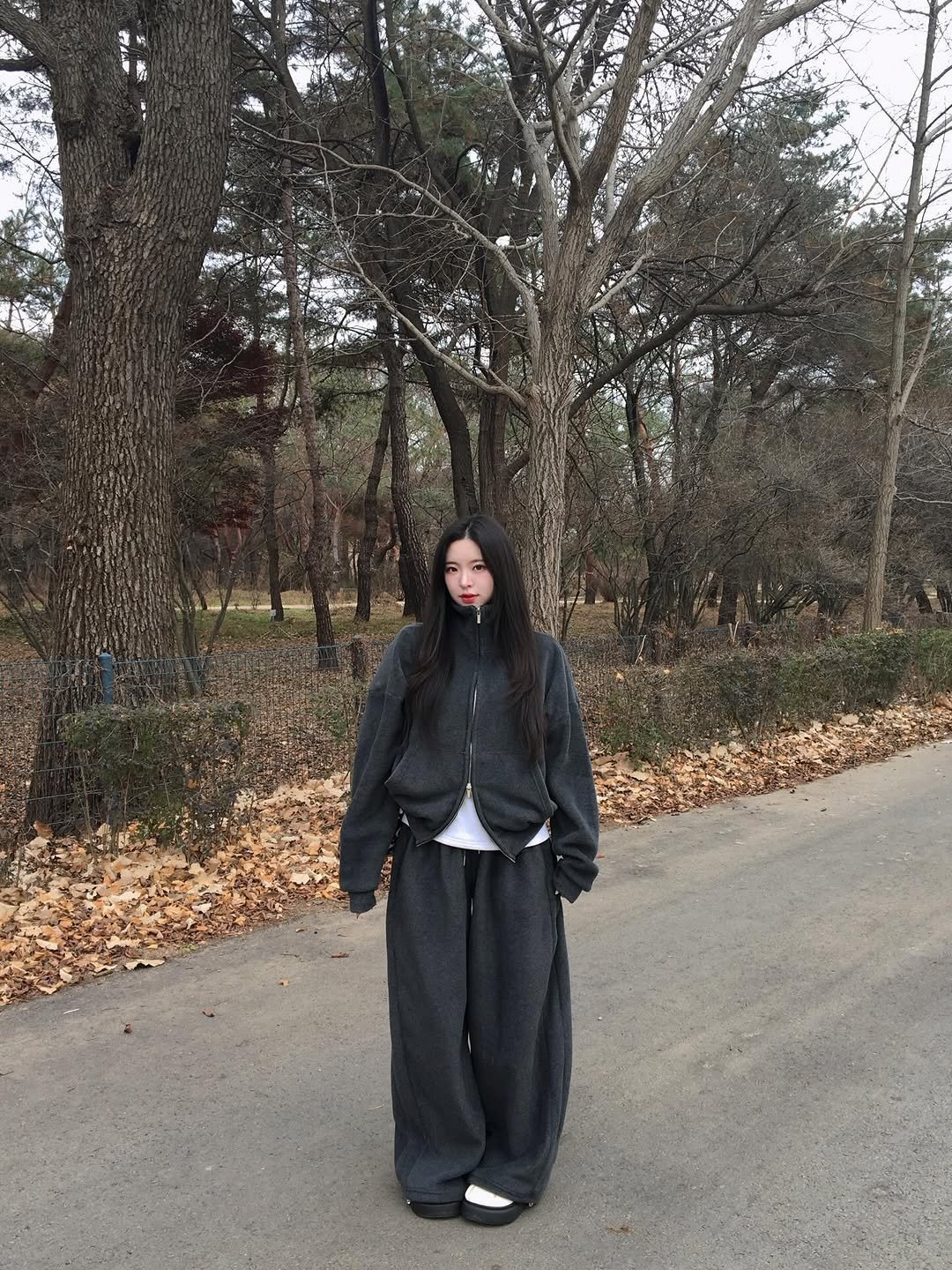 Photo by (주)홀리 on December 01, 2025. May be an image of overcoat, cloak, sweatpants, parka and text.