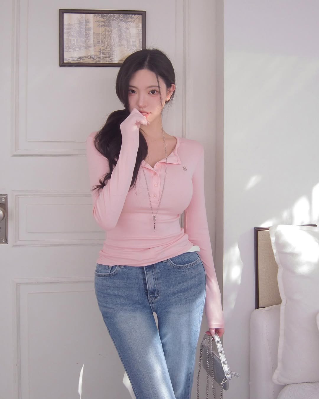 Photo by (주)홀리 on January 10, 2026. May be an image of top and text.