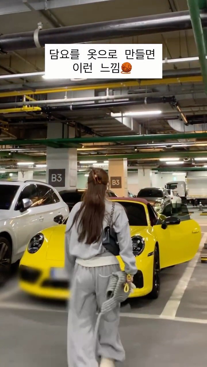 holly_meing 게시물 이미지: “이거 완전 담요 아니야?” 
담요를 옷으로 만들면 이런...