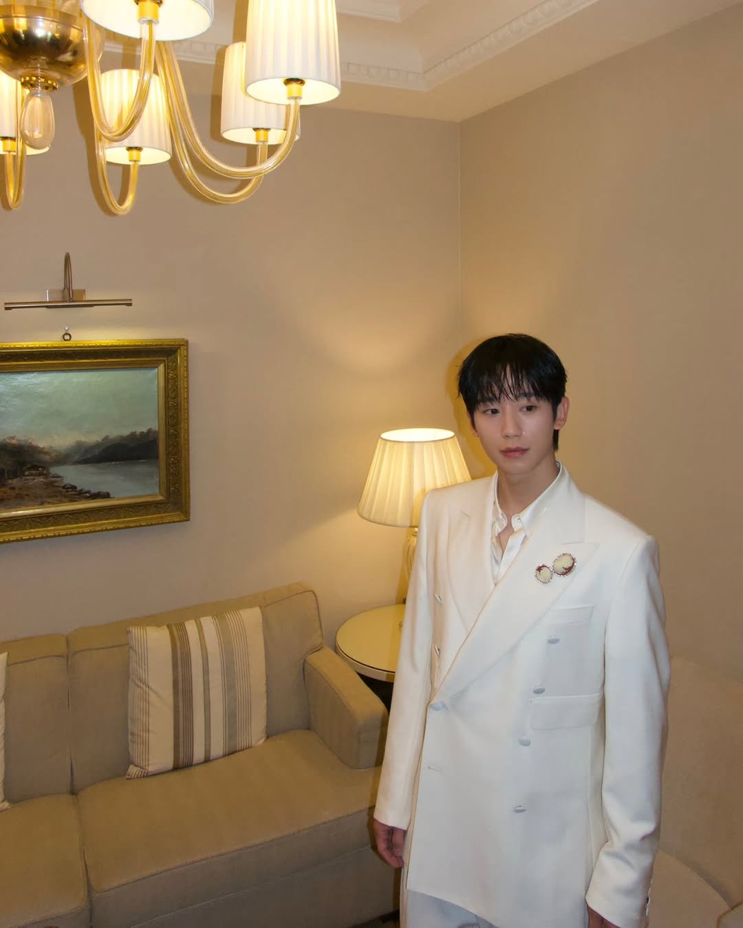 Photo by 정해인 on January 19, 2026. May be an image of bolo tie, blazer, suit, dinner jacket and text.