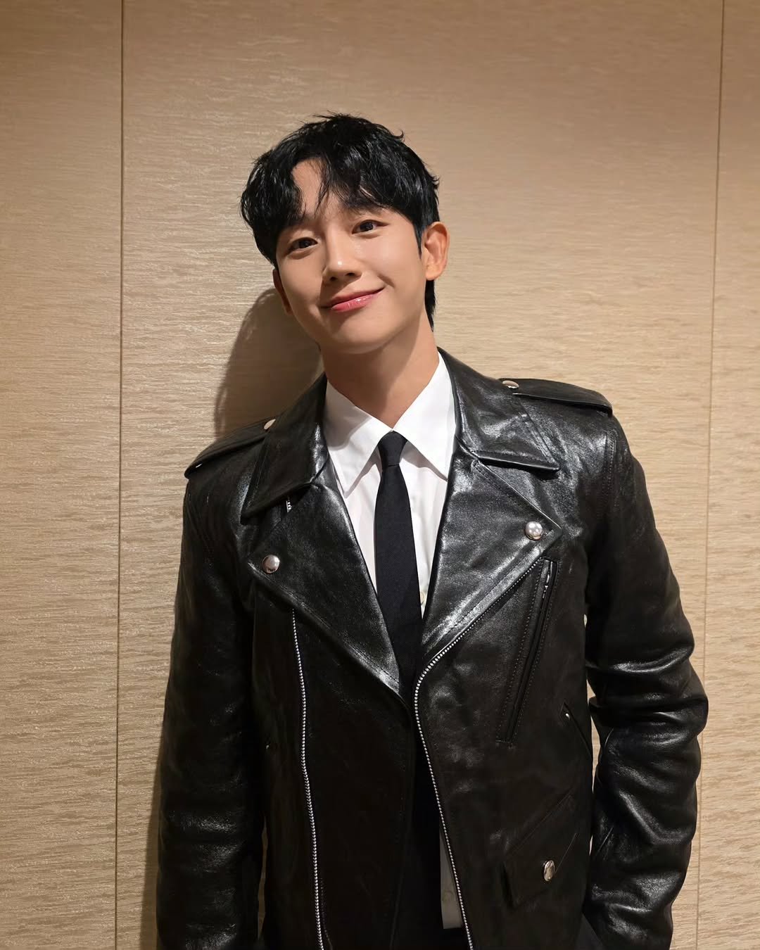 Photo by 정해인 on September 22, 2025. May be an image of bolo tie.