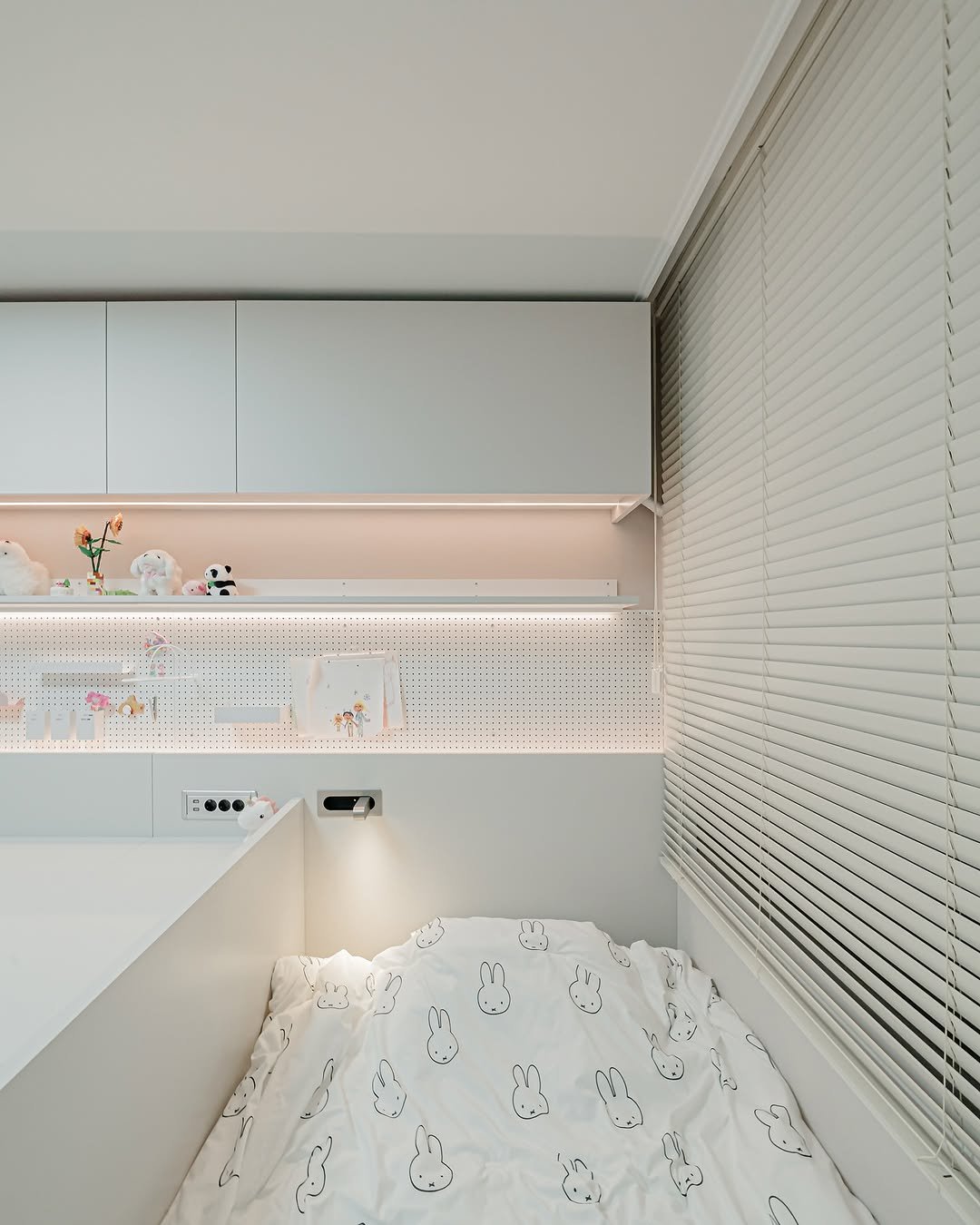 Photo shared by 두유노 홈디노🦖?? | 집꾸미기 인테리어 제작가구 on October 28, 2024 tagging @home_d.no_.