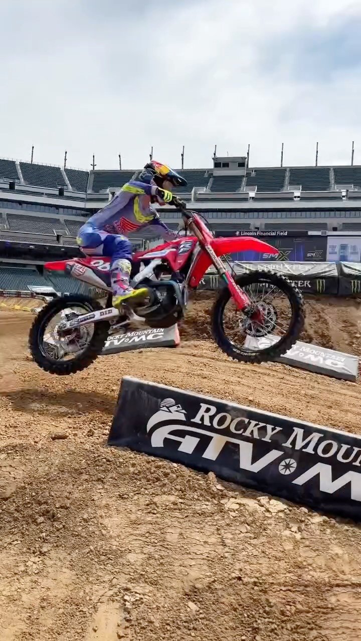 hondaracingcorporation 게시물 이미지: AMA SX Round 15 Pennsylvania

450SX
Hunter...