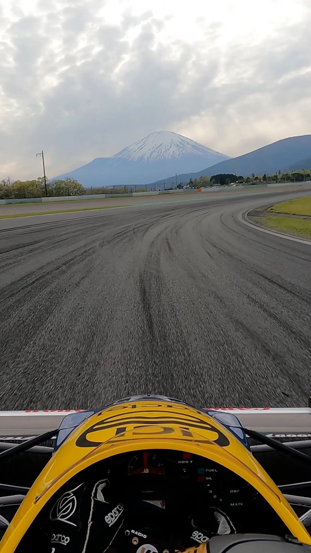 hondaracingf1 게시물 이미지: Ride on-board for the first FW11 lap of Fuji...