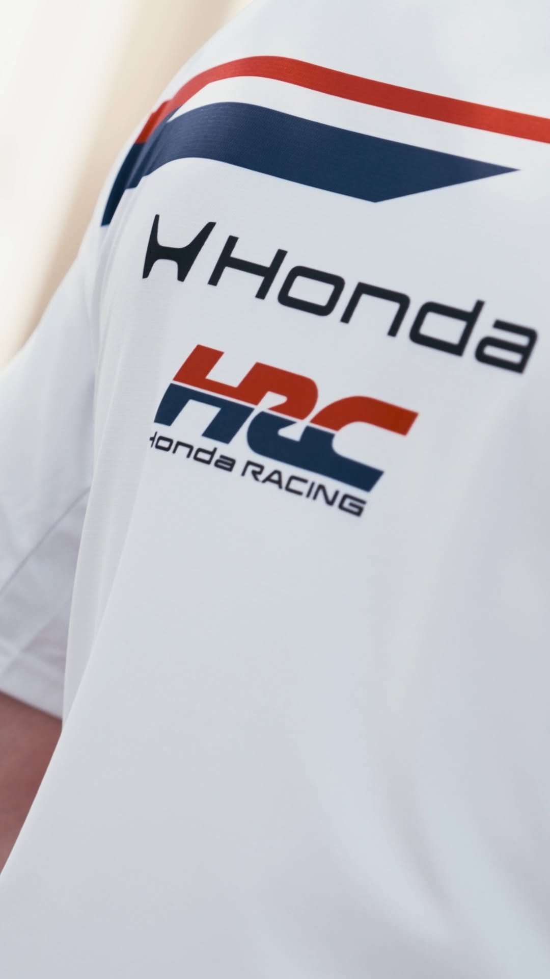 hondaracingf1 게시물 이미지: Our colours. Our crew 🔴⚪

#F1 #POWEREDByHonda...