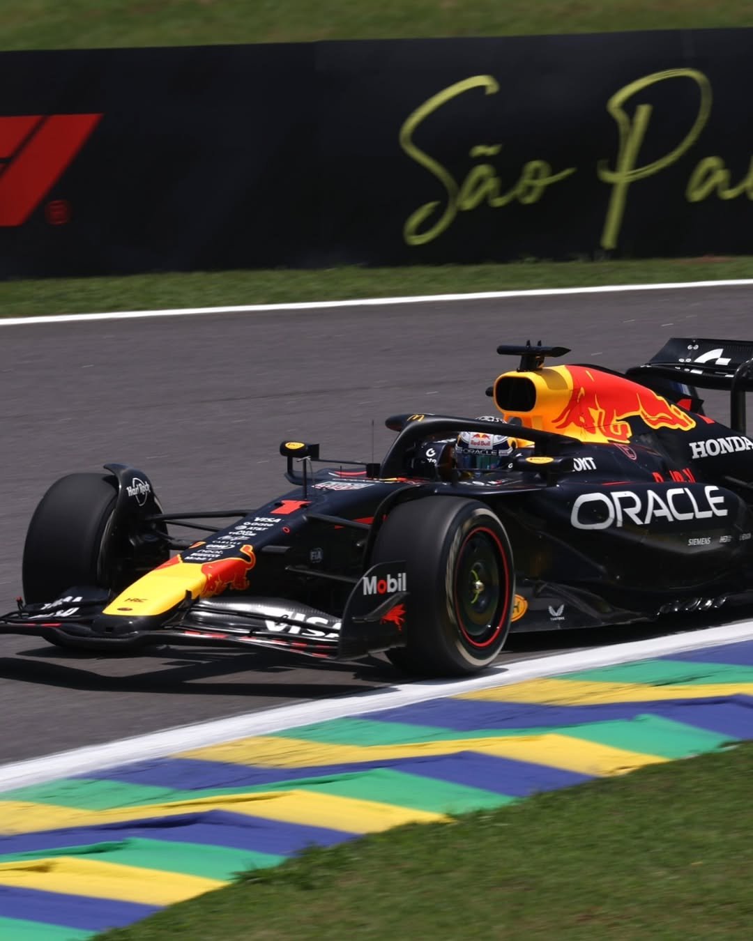 Photo shared by Honda Racing F1 on November 07, 2025 tagging @maxverstappen1, and @redbullracing. May be an image of racing vehicles, race car and text that says '迎 경은 OT 0ልልል HONDA OKT ORACLE EMEAS Mobil M bil'.