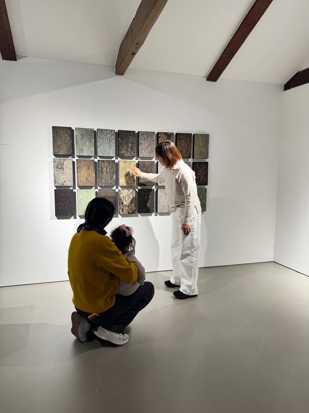 Photo shared by 이하늬❤️hanee Lee on November 23, 2025 tagging @sui57and, and @sui57_atelier.