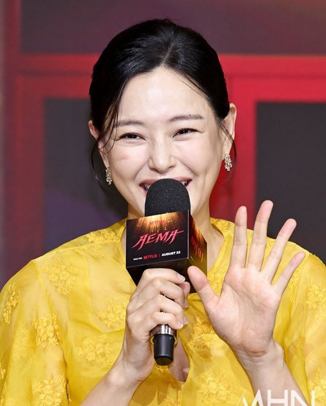 Photo by 이하늬❤️hanee Lee on August 18, 2025. May be an image of 1 person and text.