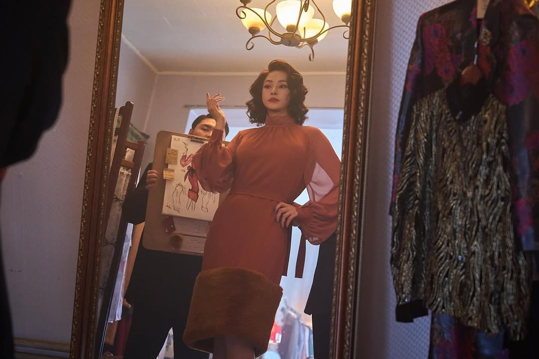 Photo by 이하늬❤️hanee Lee on September 12, 2025. May be an image of fur coat, mannequin and text.