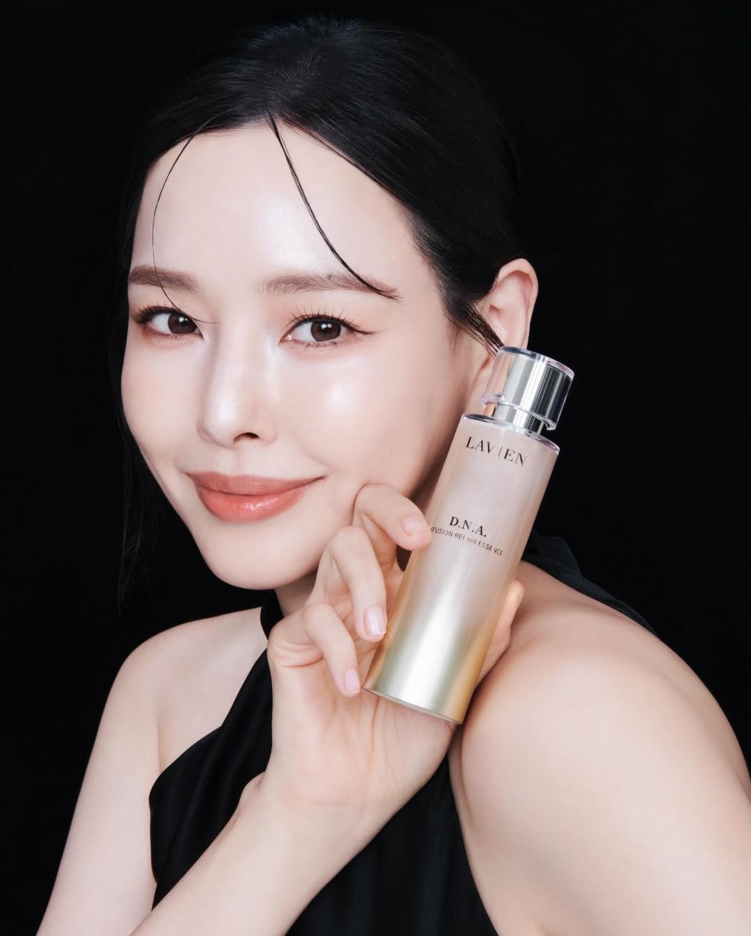 Photo shared by 이하늬❤️hanee Lee on January 16, 2026 tagging @lavien_official. May be an image of one or more people, makeup and text.