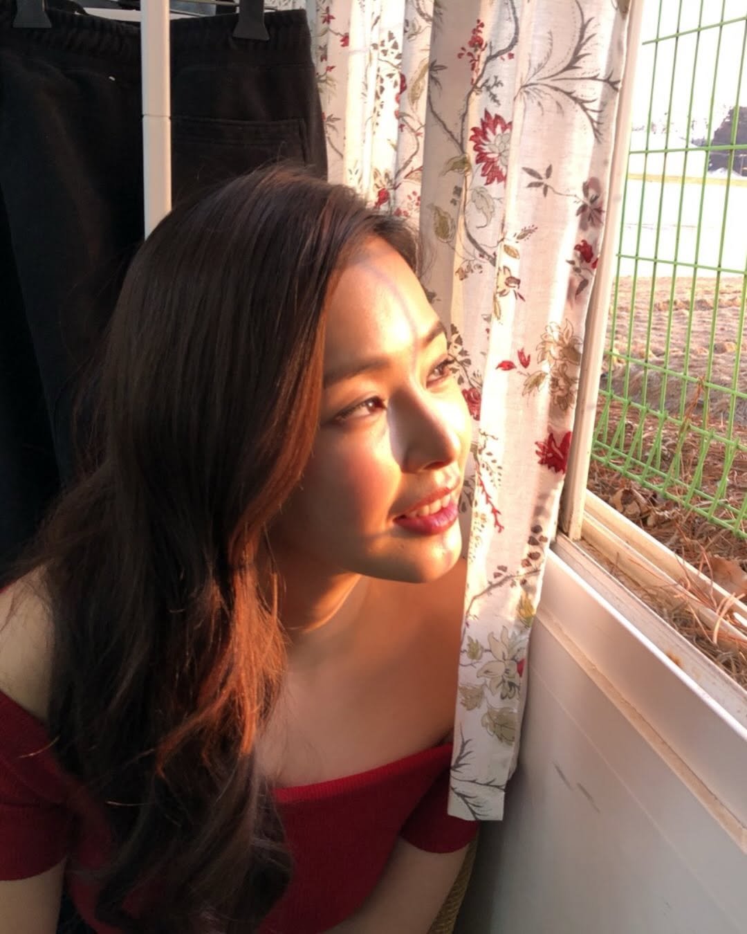 Photo by 이하늬❤️hanee Lee on March 20, 2026. May be an image of one or more people, hair, makeup and text.