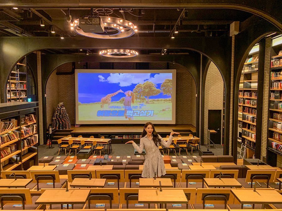 Photo shared by 여행 + 경제 크리에이터, 허니블링🩵 on September 08, 2019 tagging @hyeeun, @atticgab, @chun_sohyun, @sik_2__, @cgv_korea, @luvmyny, @honeyveling_book, @kanghwasong, @fragrasophy, @traviemagazine, and @_171.9_.