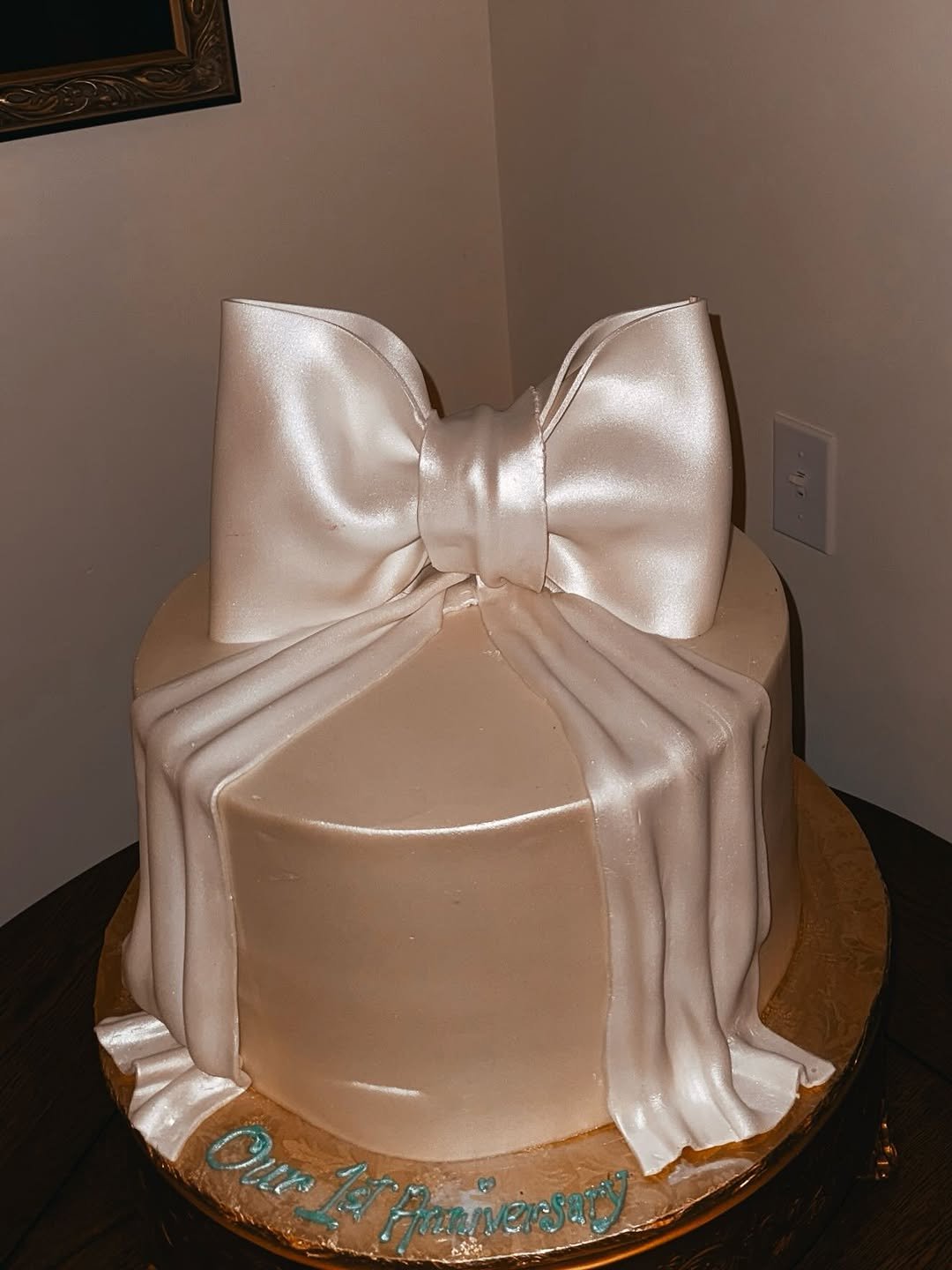 Photo shared by LANA DEL REY on September 27, 2025 tagging @hansencakesbakery.