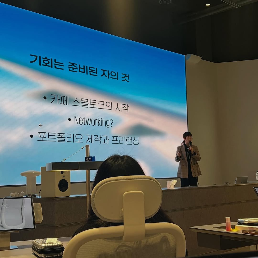 Photo shared by 홍시의 영감일기 on March 30, 2025 tagging @sidiz_korea.