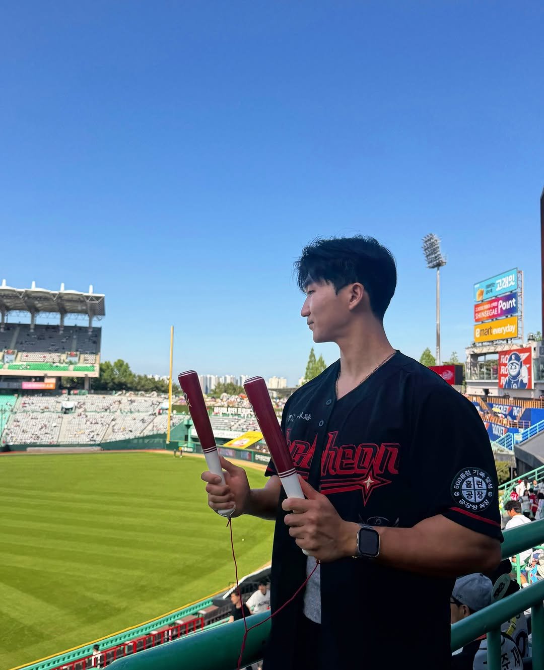 hong_s.ta 게시물 이미지: 승요 등장🧚🧚‍♀️🧚‍♂️
첫 직관! 이래서 다들 야구보러가구나😆

#ssg...