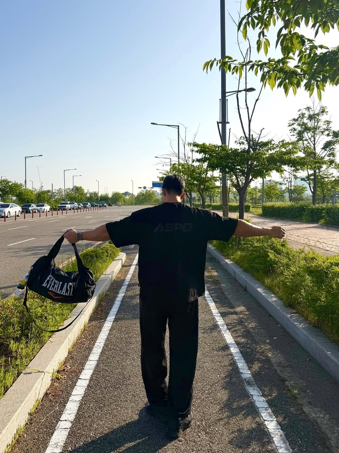 hong_s.ta 게시물 이미지: #제품제공  @aspo.co.kr 

오버핏인데도 핏이 깔끔하게 떨어지고
등판...