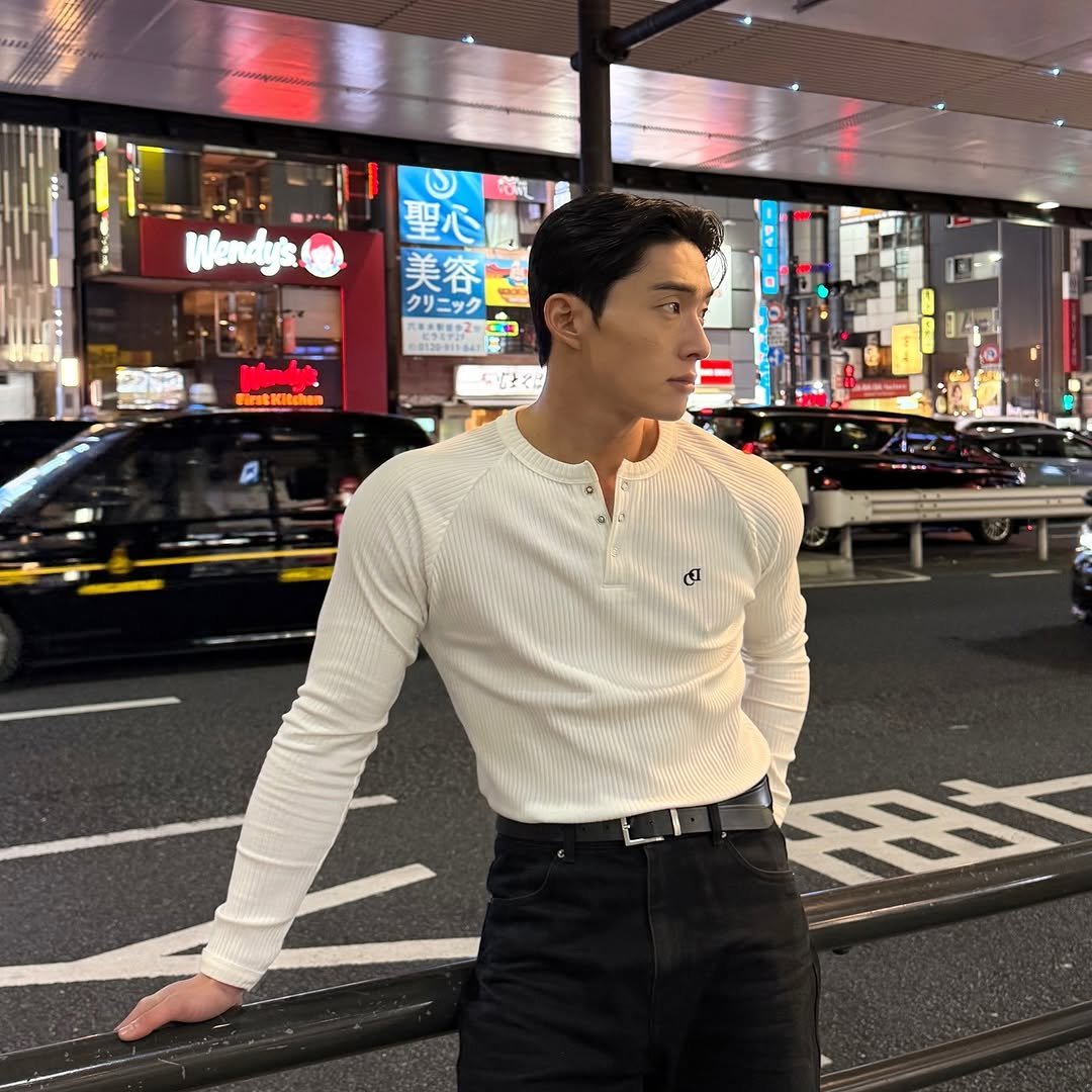 Photo by 홍버즈 on February 02, 2026. May be an image of one or more people, hair and turtleneck.