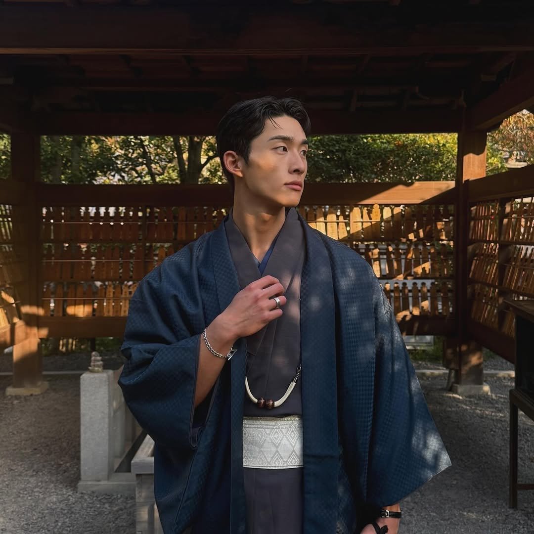 Photo by 홍버즈 on November 10, 2025. May be an image of Fushimi Inari Taisha and text.