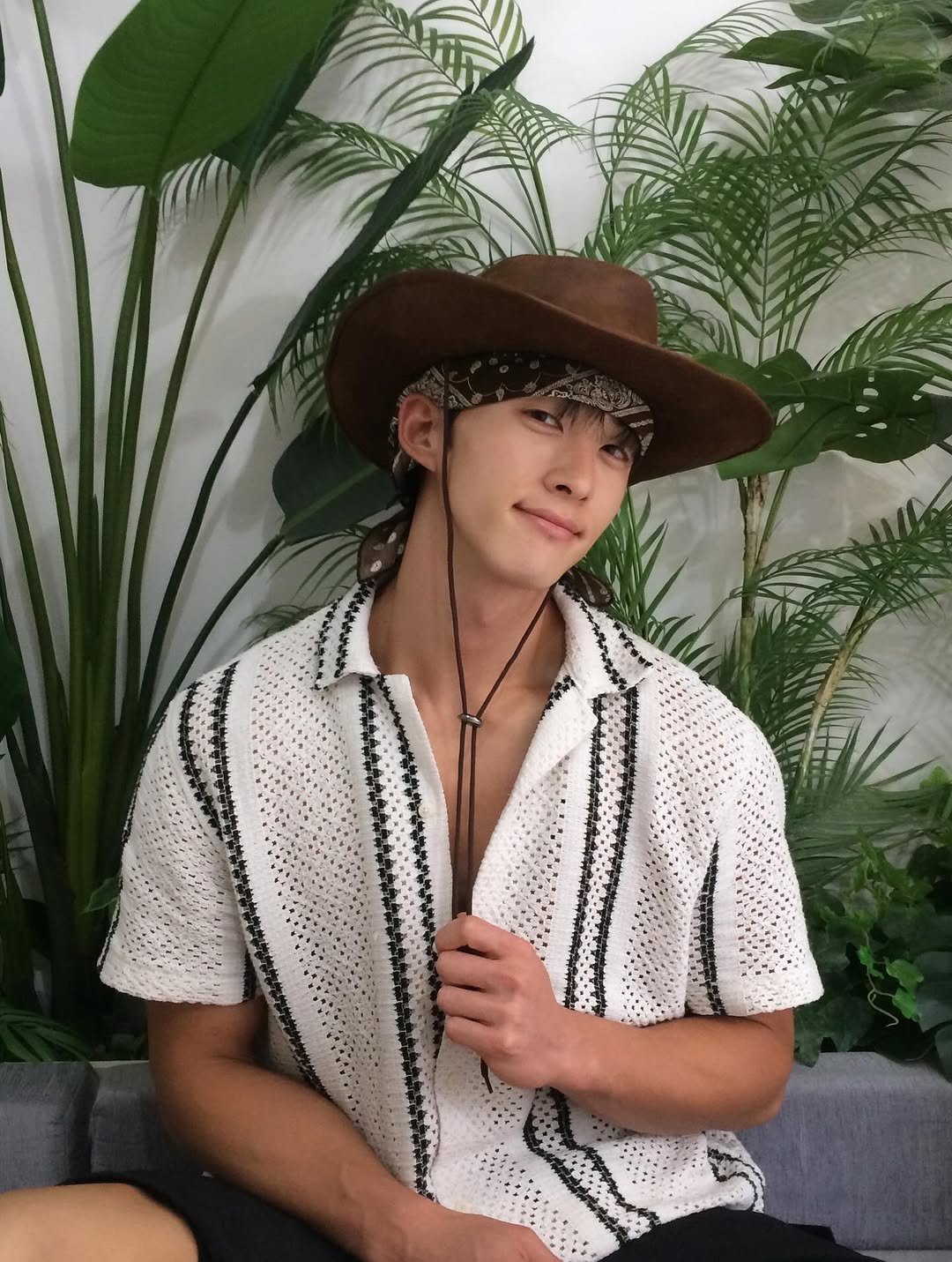 Photo by 홍버즈 on July 22, 2025. May be an image of 1 person, hat, bolo tie, top and text.