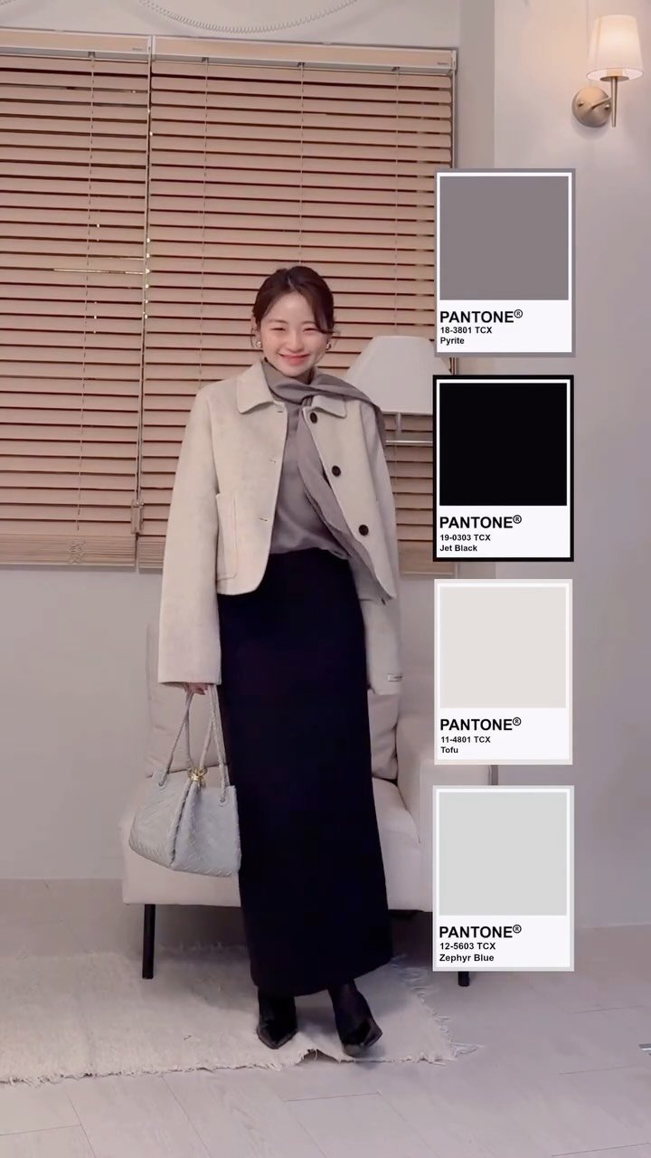 hongjoyful 게시물 이미지: 언니들💕 지금 쩨일 인기많은 요 코디🩶
퍼자켓이 부담스러운 언니들은 숏코트...