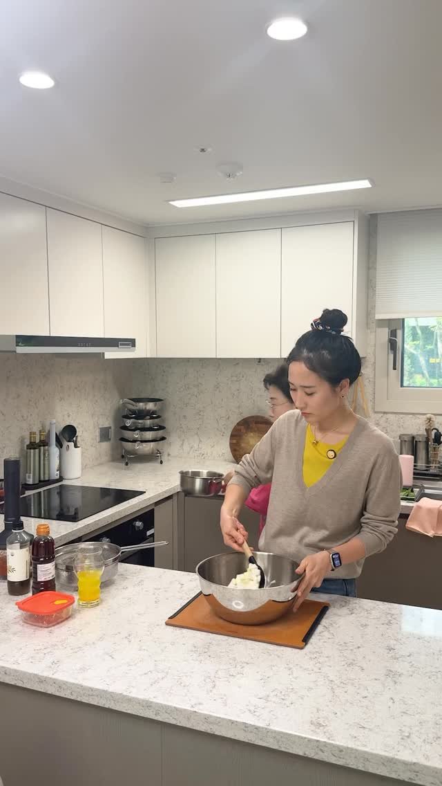 hoo_mom__ 게시물 이미지: 시어머님 ASMR
#분명오류남 #쫄뱅이

지난 라방에서 엄~~청 문의 많았던
이🔥...