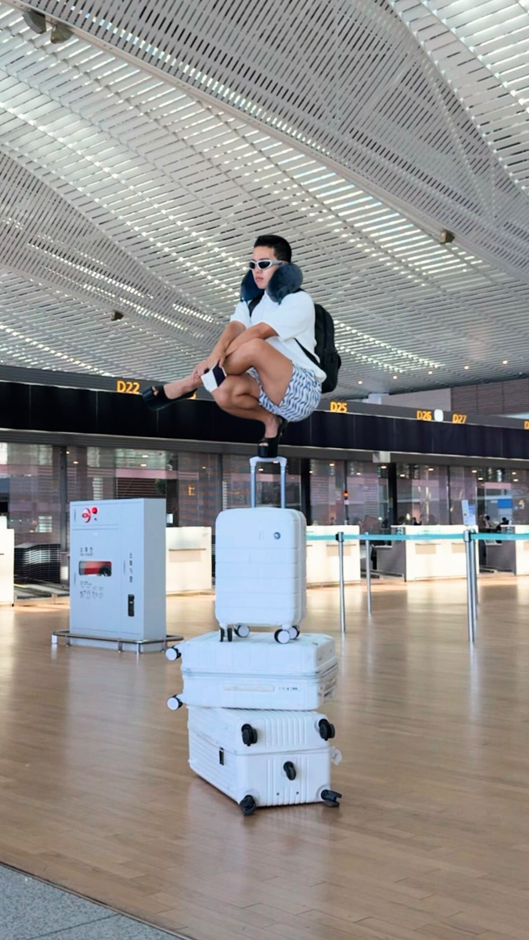 hoon2trip 게시물 이미지: 요즘 유행하는 공항 인증샷 가능하신 분?
#nickiminajchallenge...