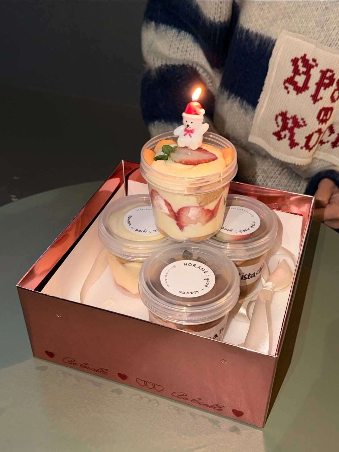 Photo shared by 수원 카페 | 호랑 : 좋을 호, 물결 랑 on February 05, 2026 tagging @horang.goodwaves. May be an image of cake, candle, tiramisu, cheesecake and text.