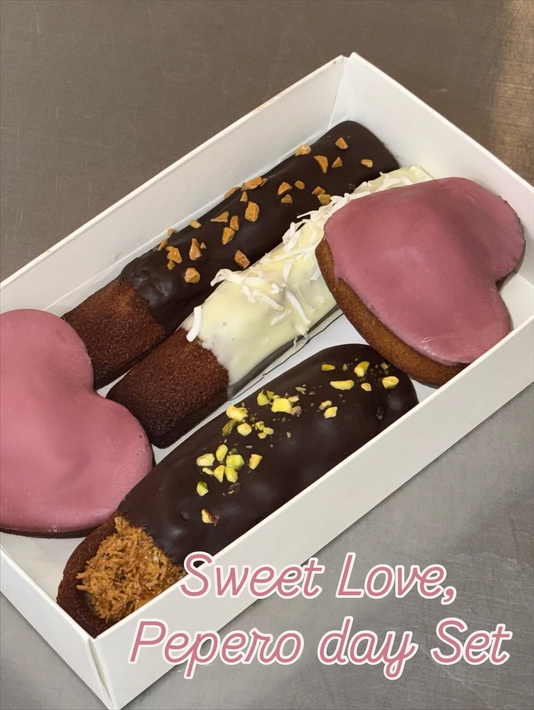 Photo shared by 수원 카페 | 호랑 : 좋을 호, 물결 랑 on October 31, 2025 tagging @horang.goodwaves. May be an image of text that says 'Sweet Love, Pepero day Set'.